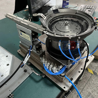 Büyük Kapasite Vibratör Besleme Makinesi İğne Bakır Pin Çiviler Otomatik Fındık Besleyici